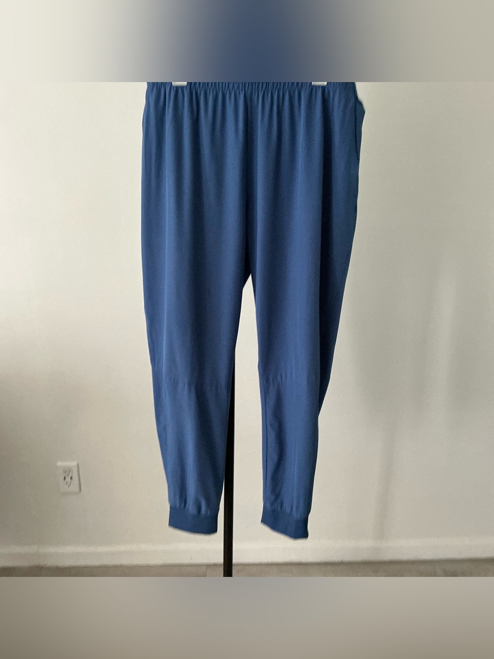 Layer 8 Men’s Indigo Blue Quick-Dry Performance Joggers – Large